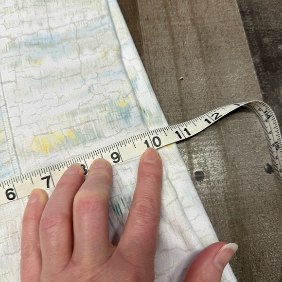 Fabletics Leggings with Subtle Multicolor Accents size large - Picture 11 of 12